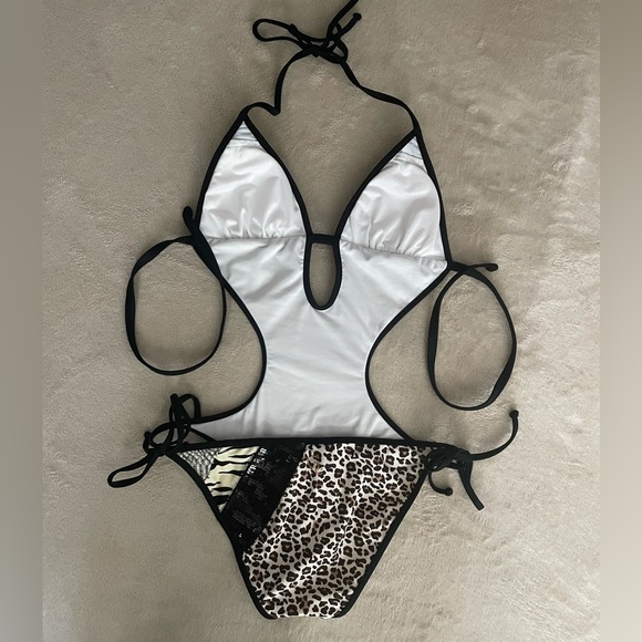 Guess one piece swimsuit - Picture 3 of 5